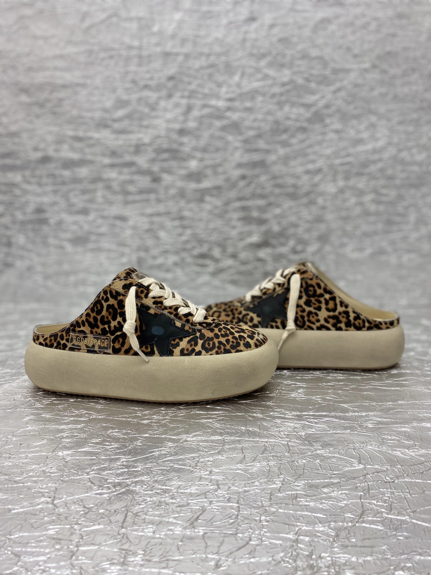 OOBB-- 6642 GWF00383.F003331.81472 Space cowhide item:E-X362J2908T